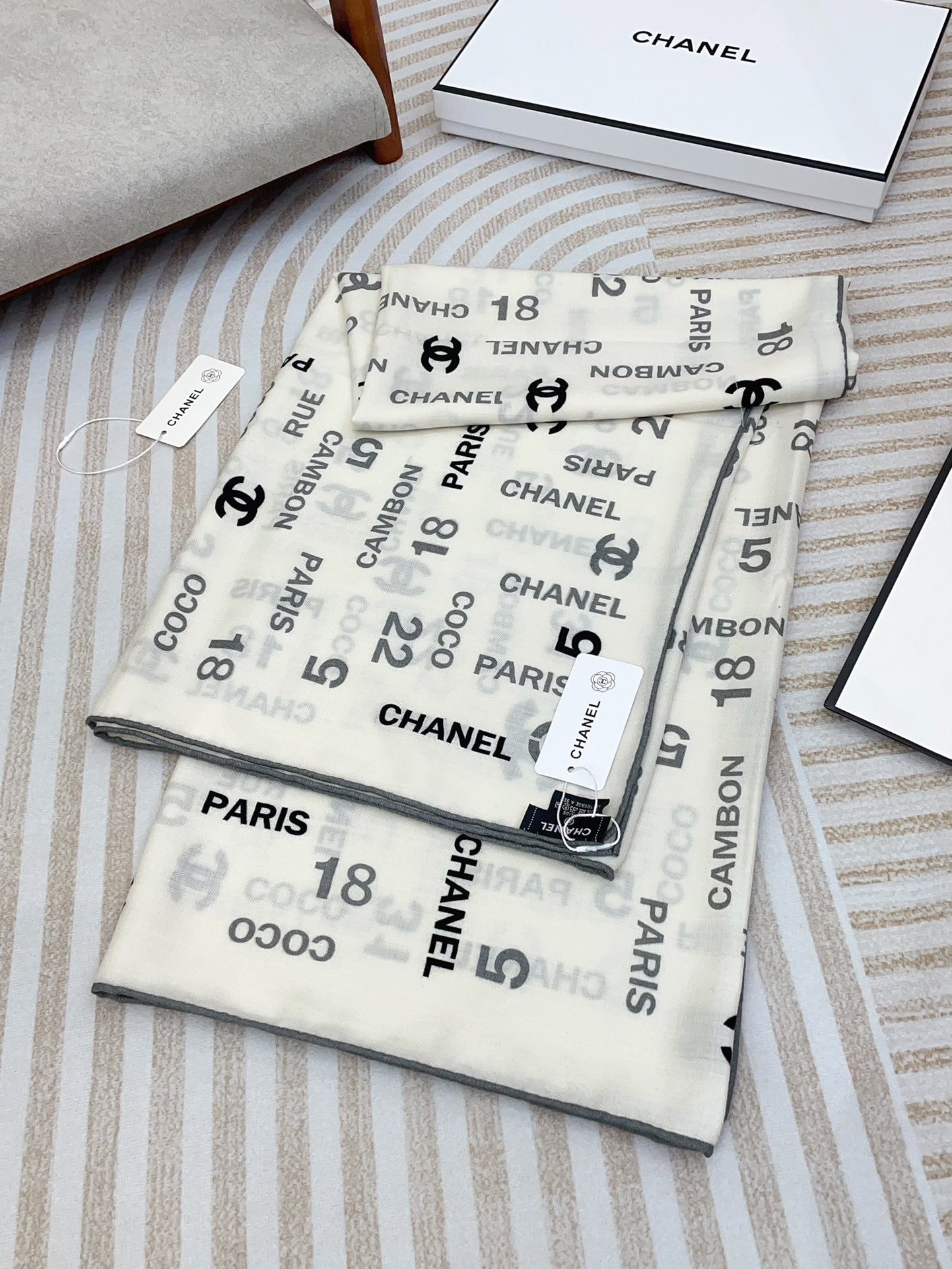 SQUARE SCARF 140 CM IN WHITE MONOGRAM CASHMERE 401158