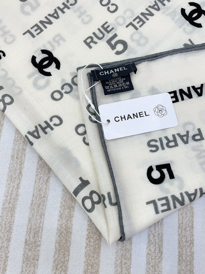 SQUARE SCARF 140 CM IN WHITE MONOGRAM CASHMERE 401158