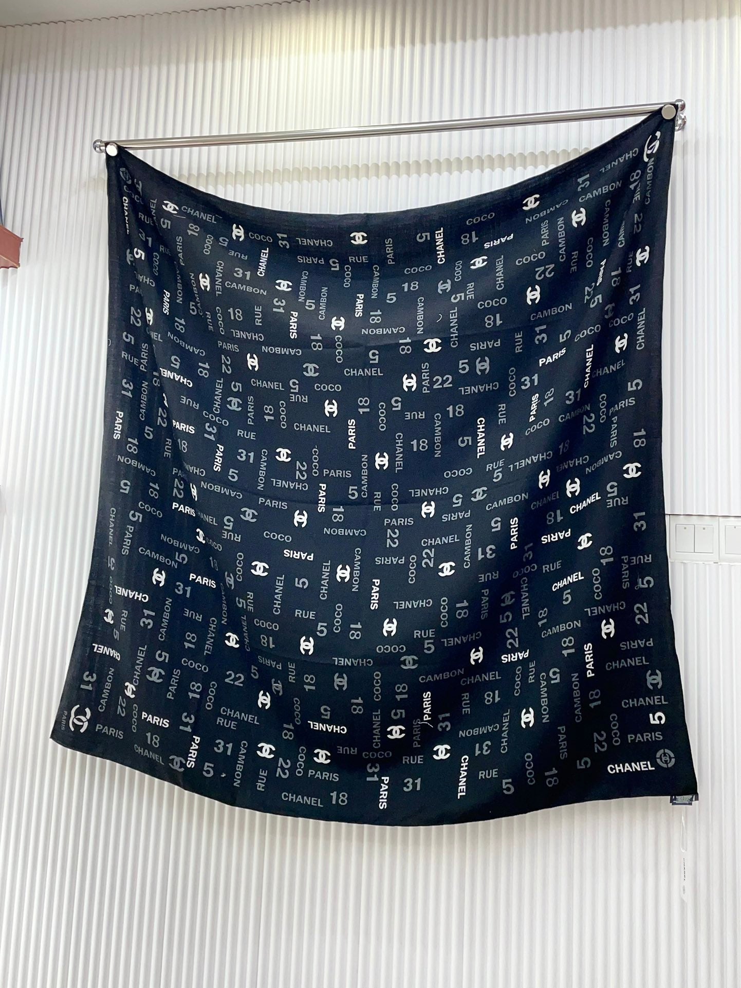 SQUARE SCARF 140 CM IN BLACK MONOGRAM CASHMERE 401159