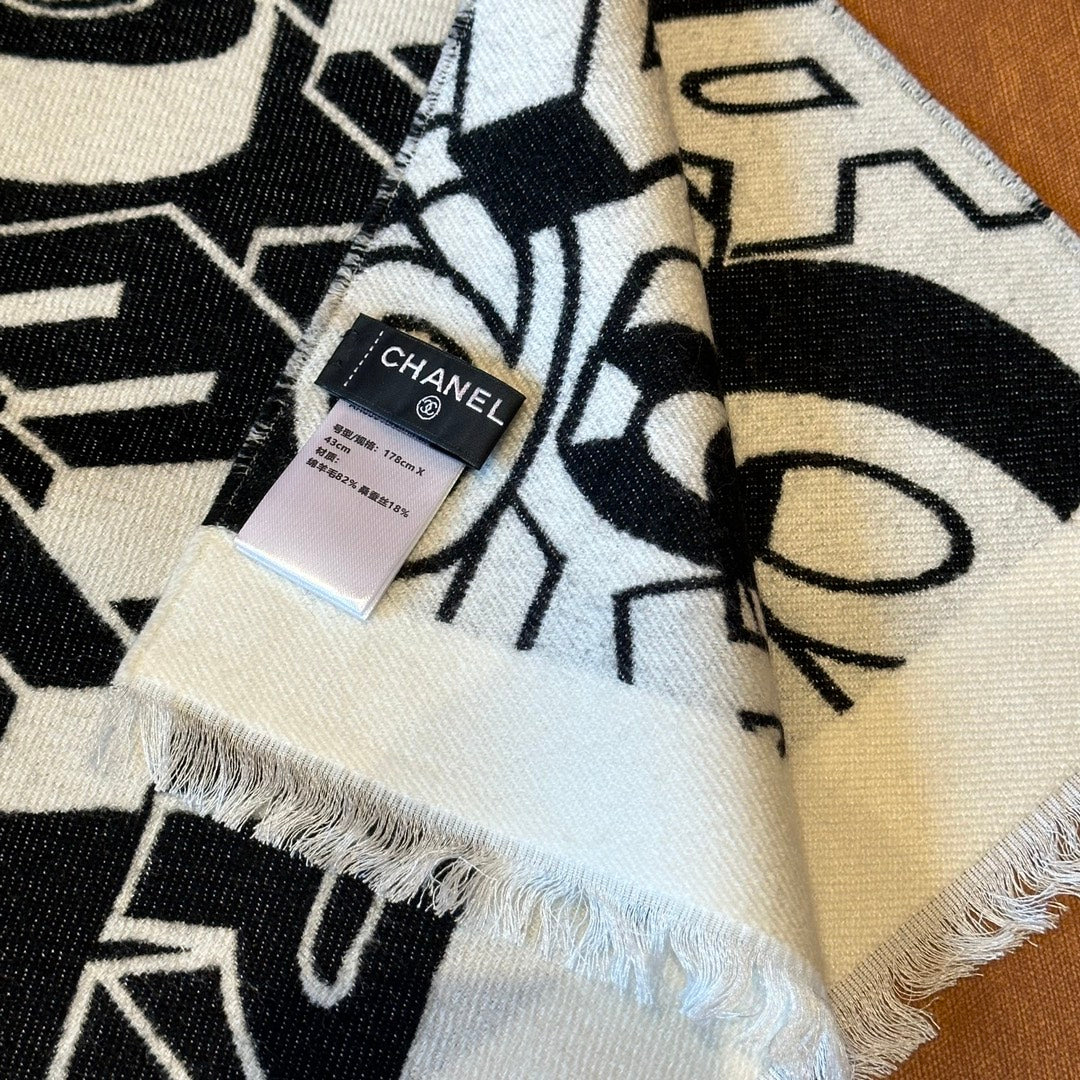 LETTER LOGO 178 CM SCARF IN BLACK MIX WHITE SHEEP WOOL AND SILK  393103