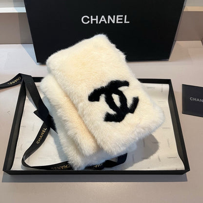 SCARF IN WHITE RABBIT FUR WITH BLACK LOGO 397437