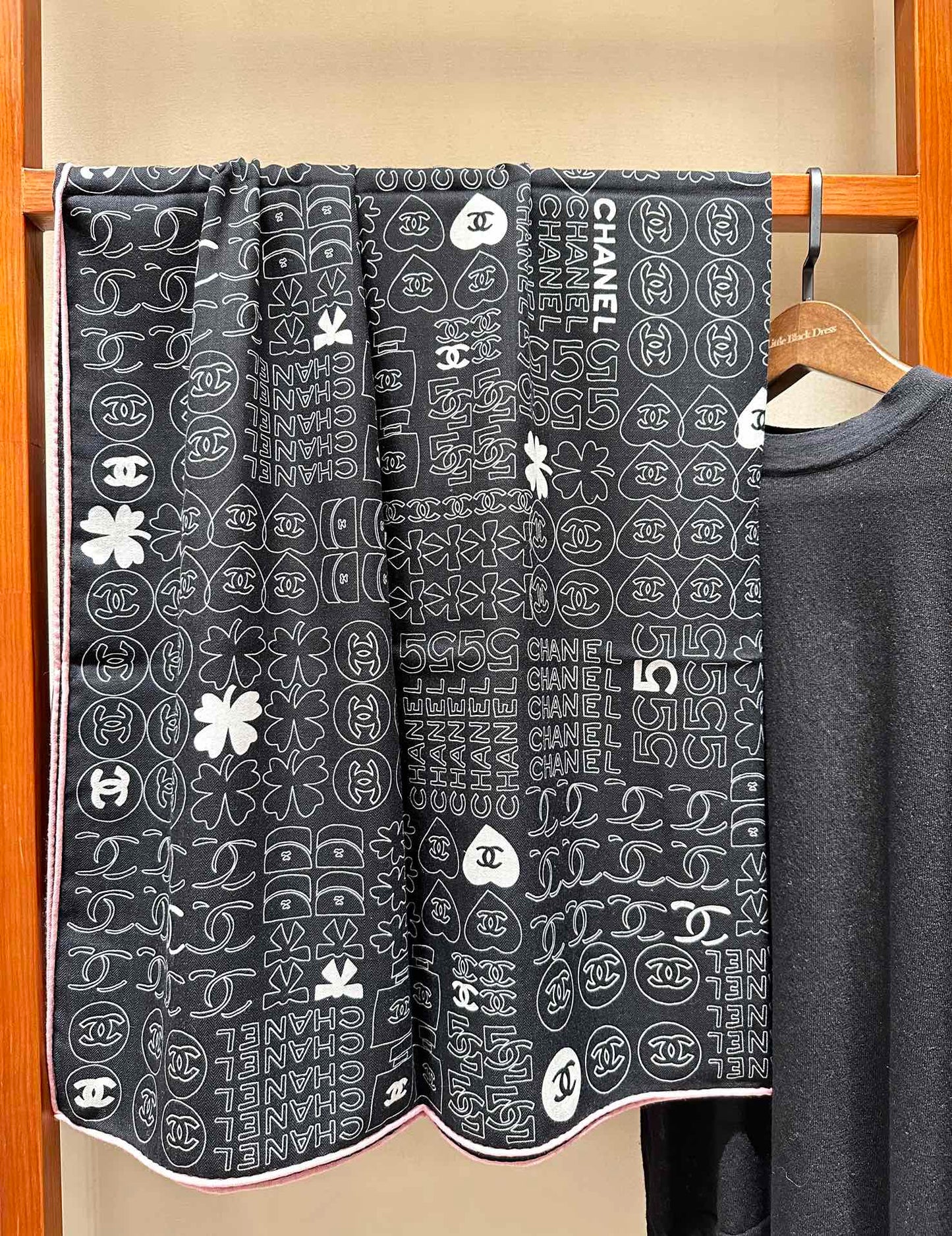 SQUARE SCARF 140 CM IN BLACK MONOGRAM SILK 403999